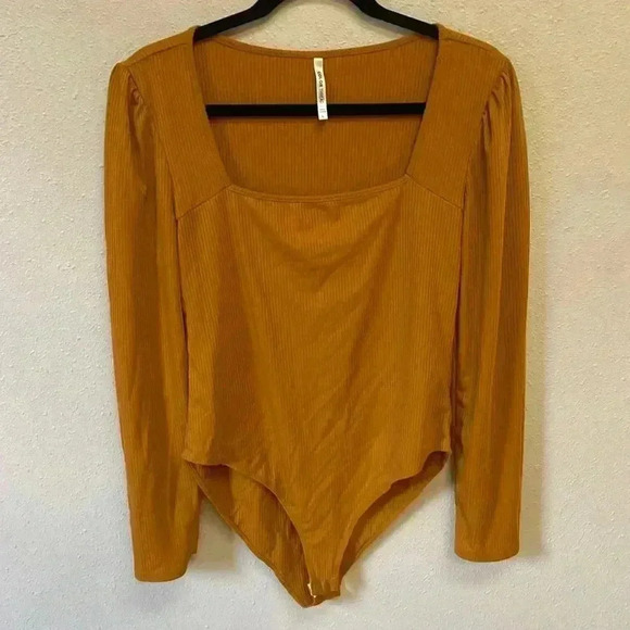 Women’s Ribbed Long Sleeved Bodysuit - Picture 1 of 6